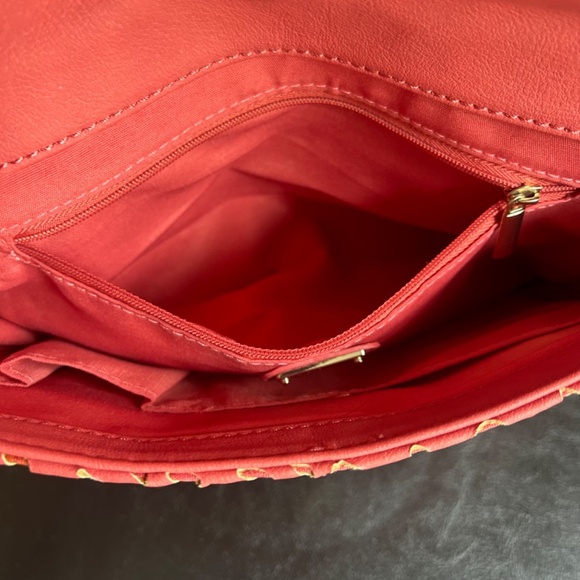 Aldo Laser Cut Coral and Gold Shoulder Bag - Picture 7 of 13